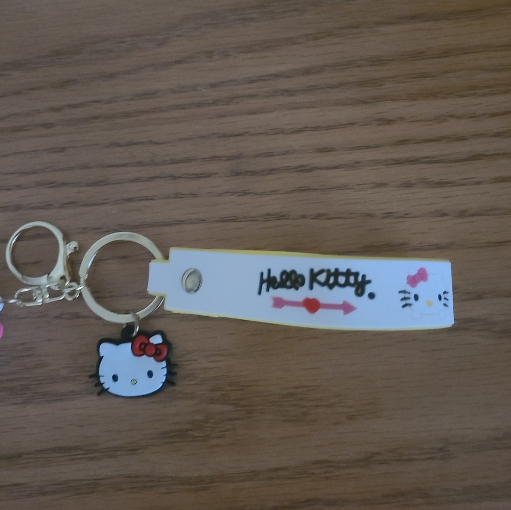Hello Kitty Keychain - Picture 8 of 13